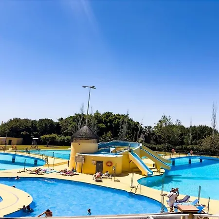 Jupiter & Pool Apartment *