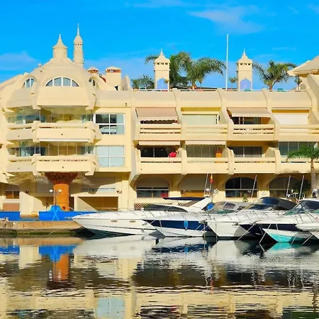 Jupiter & Pool Apartment *